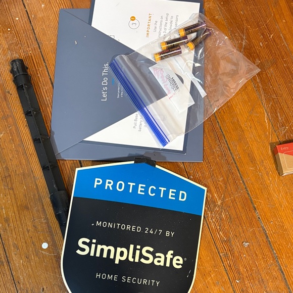 SimpliSafe Security system - Picture 3 of 6